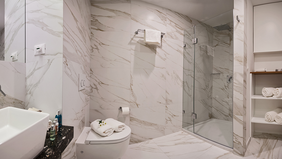 Junior Suite marble bathroom